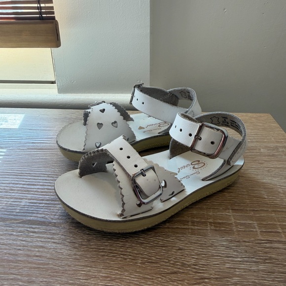 Stylish Sun-San Sweetheart White Kids Sandals with Heart Details - Picture 2 of 9